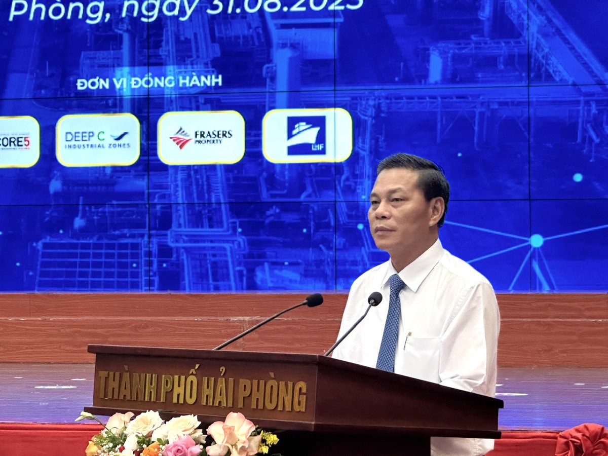 Ông Nguyễn Văn Tùng, Chủ tịch UBND TP. Hải Phòng phát biểu tại Diễn đàn. Ảnh: Thanh Sơn. Ông Nguyễn Văn Tùng, Chủ tịch UBND TP. Hải Phòng phát biểu tại Diễn đàn. Ảnh: Thanh Sơn.