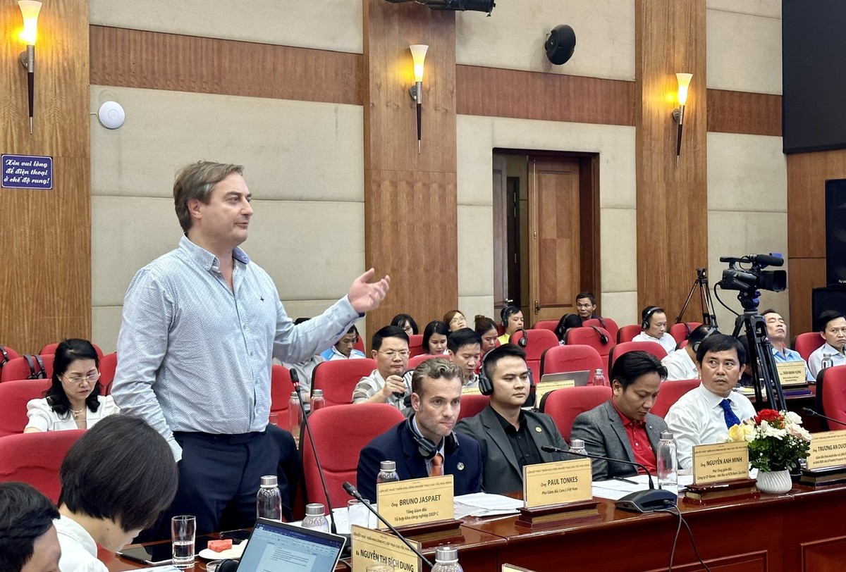 Ông Bruno Jaspaet, Tổng giám đốc Tổ hợp khu công nghiệp DEEP C chia sẻ tại diễn đàn. Ảnh: Thanh Sơn. Ông Bruno Jaspaet, Tổng giám đốc Tổ hợp khu công nghiệp DEEP C chia sẻ tại diễn đàn. Ảnh: Thanh Sơn.
