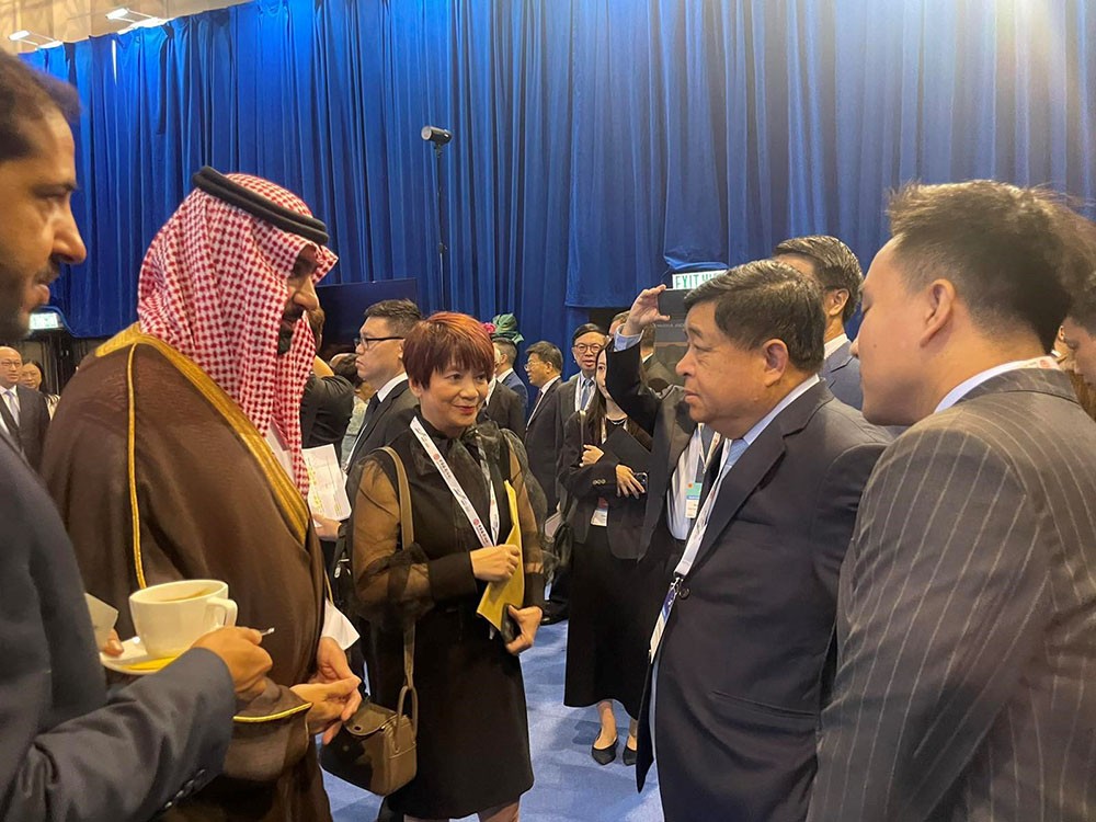 Bộ trưởng Nguyễn Chí Dũng và Bộ trưởng Kinh tế UAE. Bộ trưởng Nguyễn Chí Dũng và Bộ trưởng Kinh tế UAE.