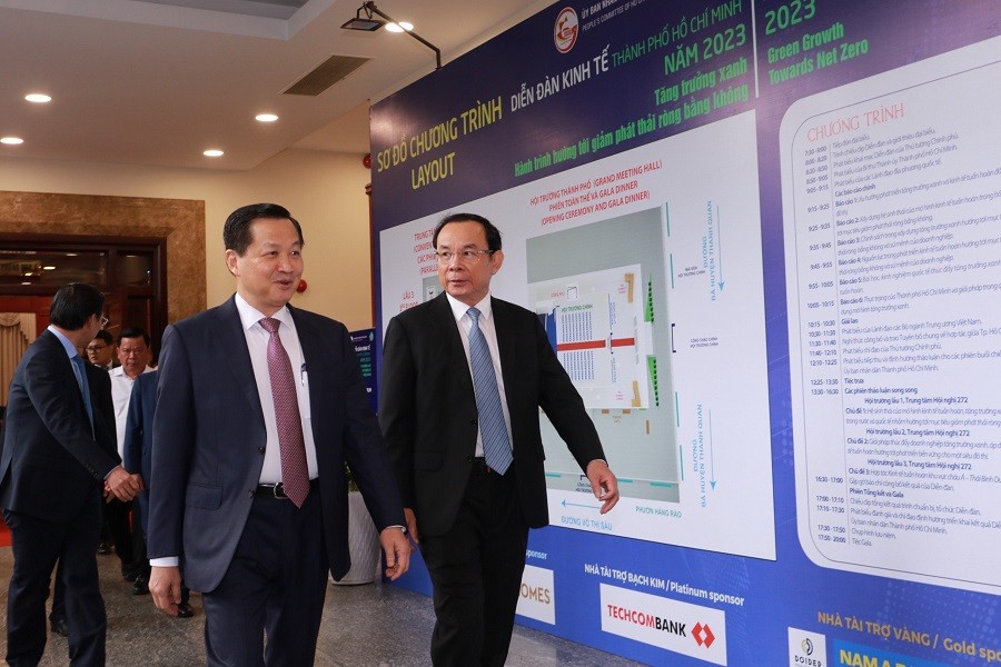 Phó thủ tướng Lê Minh Khái và Bí thư Thành ủy TP.HCM Nguyễn Văn Nên tham dự Diễn đàn. Ảnh: Lê Toàn