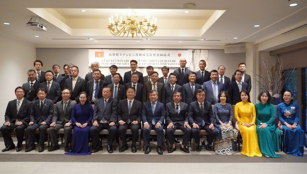 Đoàn công tác tỉnh Quảng Bình chụp ảnh lưu niệm cùng đoàn đại biểu tỉnh Yamanashi. Ảnh: Ngọc Mai Đoàn công tác tỉnh Quảng Bình chụp ảnh lưu niệm cùng đoàn đại biểu tỉnh Yamanashi. Ảnh: Ngọc Mai