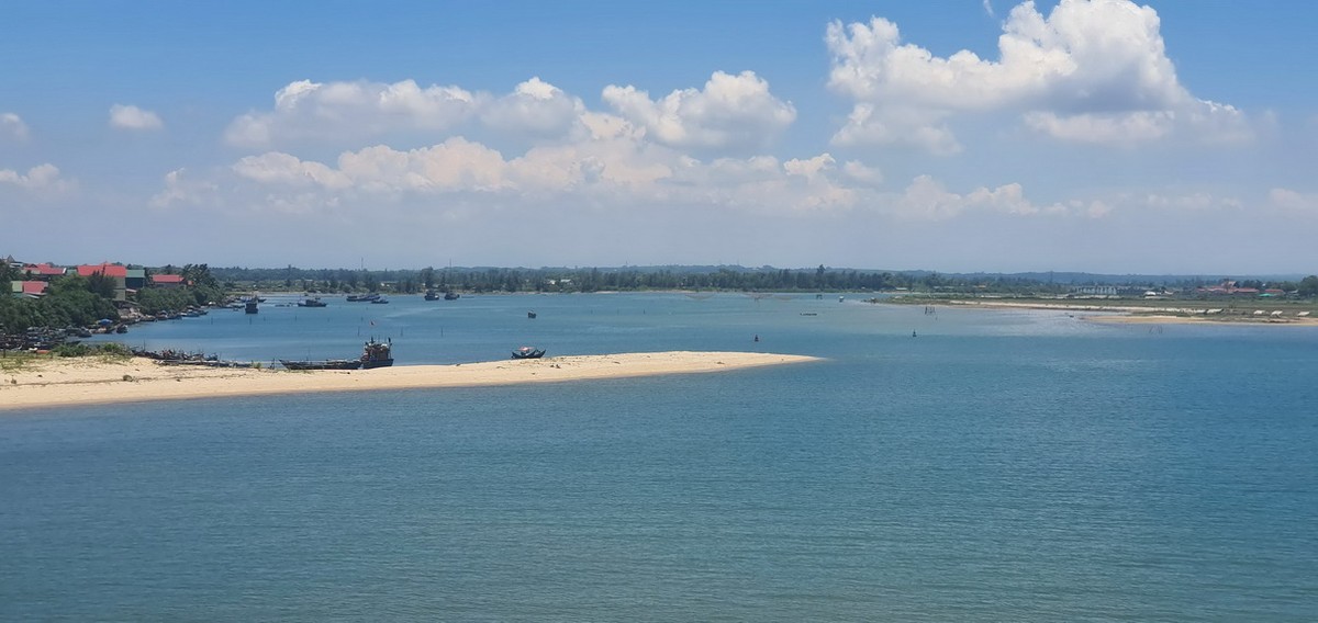 Khu vực thị trấn Cửa Tùng, huyện Vĩnh Linh, nơi Camimex đề xuất dự án. Khu vực thị trấn Cửa Tùng, huyện Vĩnh Linh, nơi Camimex đề xuất dự án.