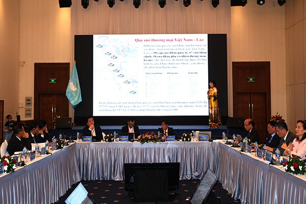 Các diễn giả cùng bàn thảo các giải pháp thúc đẩy nền kinh tế số giữa Việt Nam, Lào, Campuchia - Ảnh: Lê Quân Các diễn giả cùng bàn thảo các giải pháp thúc đẩy nền kinh tế số giữa Việt Nam, Lào, Campuchia - Ảnh: Lê Quân
