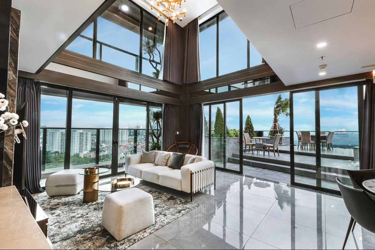 Phòng khách thiết kế nối với sân vườn, mở ra một không gian khoáng đạt, xứng tầm chủ nhân danh giá Phòng khách thiết kế nối với sân vườn, mở ra một không gian khoáng đạt, xứng tầm chủ nhân danh giá