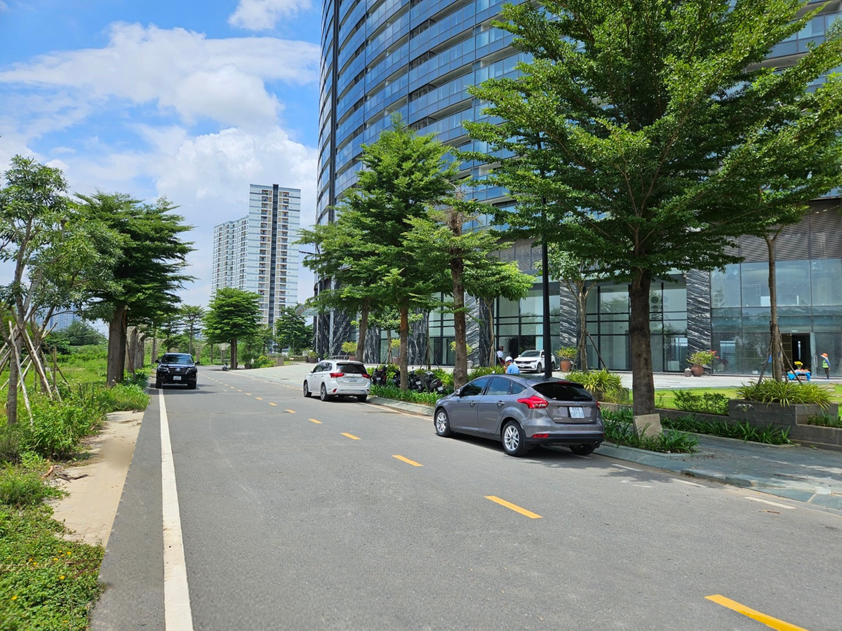 Đường nội khu dự án đã hoàn thiện, sẵn sàng chào đón những cư dân đầu tiên Đường nội khu dự án đã hoàn thiện, sẵn sàng chào đón những cư dân đầu tiên