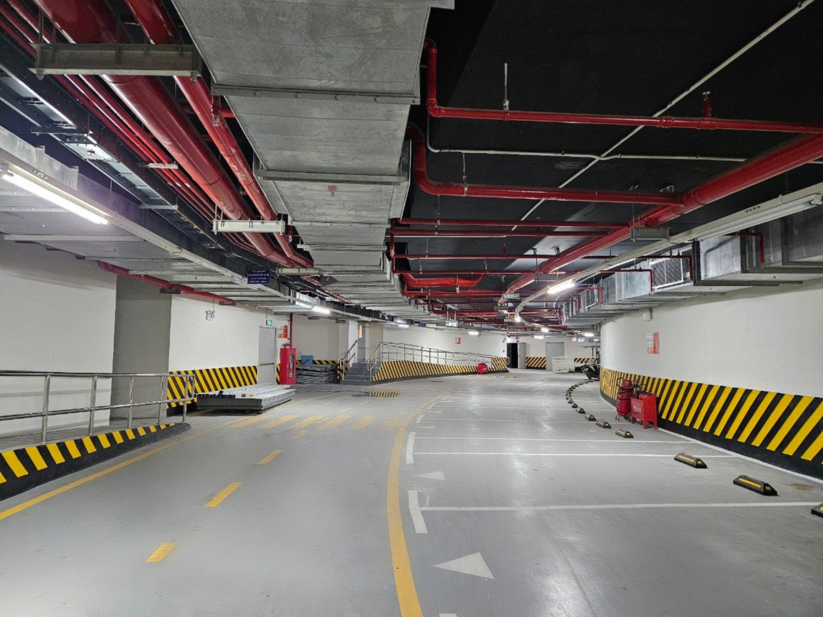 Tầng hầm đã được sơn giao thông, vạch kẻ đường đảm bảo an toàn cho cư dân Tầng hầm đã được sơn giao thông, vạch kẻ đường đảm bảo an toàn cho cư dân