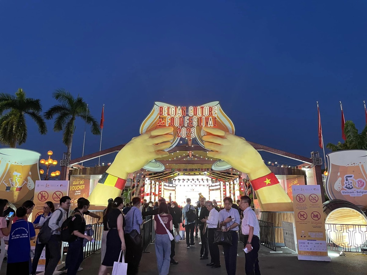 Lễ hội thu hút đông đảo người dân Thành phố đến thưởng thức Lễ hội thu hút đông đảo người dân Thành phố đến thưởng thức