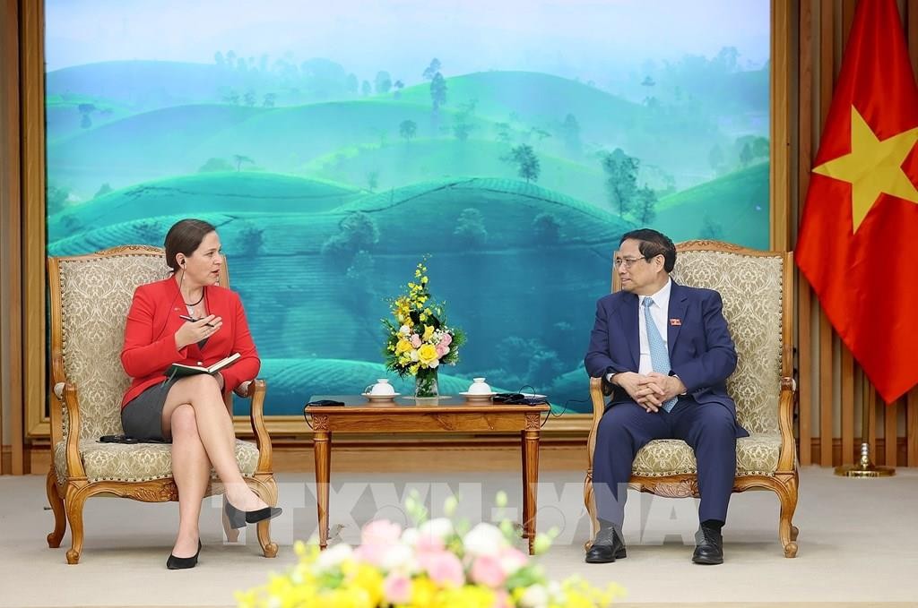 Thủ tướng Phạm Minh Chính tiếp Kinh tế trưởng Bộ Ngoại giao Hoa Kỳ Emily Blanchard. Ảnh: Dương Giang-TTXVN