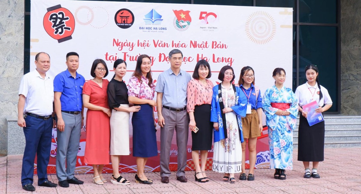 Ngày hội văn hóa Nhật Bản tại Trường đại học Hạ Long là chương trình ý nghĩa, thú vị, sự kiện cũng là cầu nối gắn kết những bạn sinh viên có niềm yêu thích với văn hóa "xứ sở mặt trời mọc". Ngày hội văn hóa Nhật Bản tại Trường đại học Hạ Long là chương trình ý nghĩa, thú vị, sự kiện cũng là cầu nối gắn kết những bạn sinh viên có niềm yêu thích với văn hóa "xứ sở mặt trời mọc".