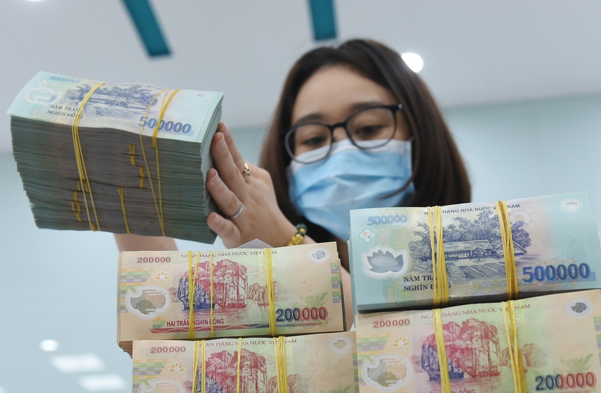 Một số ngân hàng có mức tăng trưởng dư nợ cho vay kinh doanh bất động sản tính đến cuối quý III rất cao so với đầu năm như SHB, Techcombank, MBBank Một số ngân hàng có mức tăng trưởng dư nợ cho vay kinh doanh bất động sản tính đến cuối quý III rất cao so với đầu năm như SHB, Techcombank, MBBank