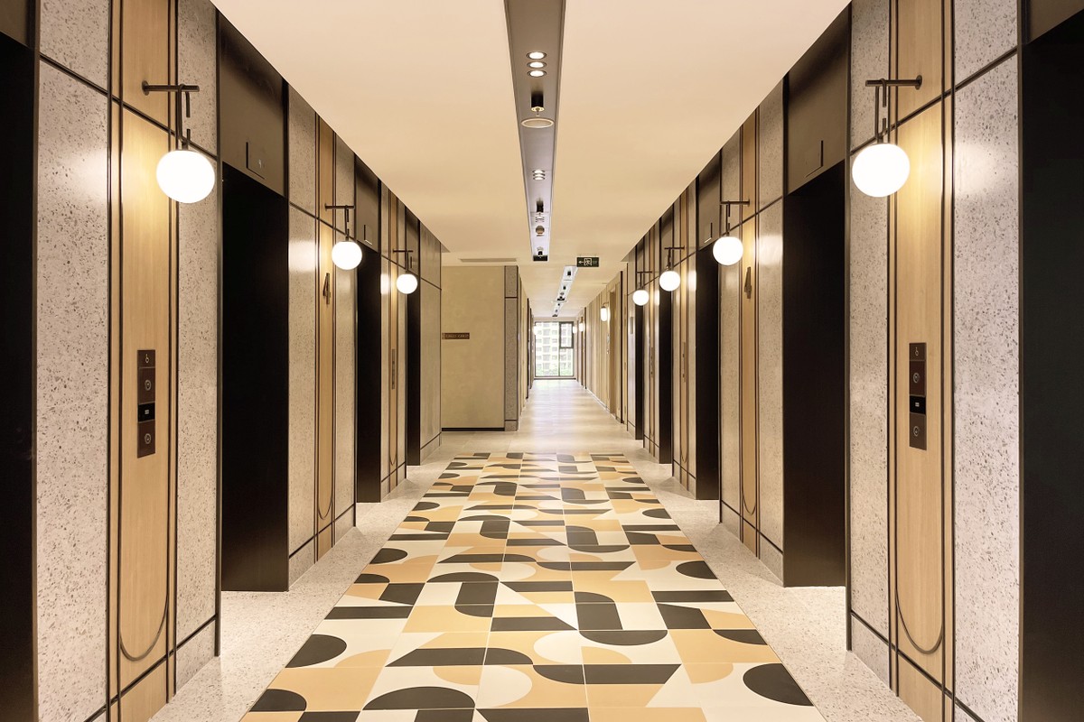 Sảnh thang máy dự án LUMIÈRE Boulevard thị trường TP.HCM đánh giá là “đẹp hơn phối cảnh”. Dự án cũng ghi điểm khi sở hữu tỉ lệ thang máy lý tưởng 2 – 2.6 căn/thang giúp cư dân di chuyển nhanh chóng. Sảnh thang máy dự án LUMIÈRE Boulevard thị trường TP.HCM đánh giá là “đẹp hơn phối cảnh”. Dự án cũng ghi điểm khi sở hữu tỉ lệ thang máy lý tưởng 2 – 2.6 căn/thang giúp cư dân di chuyển nhanh chóng.