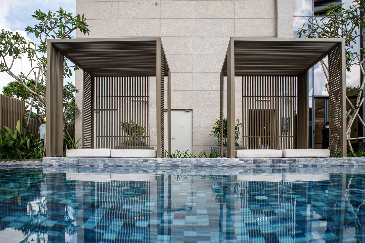 Hệ tiện ích trải dài trên 3 tầng với bể bơi ngoài trời, phòng gym và nhiều tiện ích chuẩn Marriott khác. Hệ tiện ích trải dài trên 3 tầng với bể bơi ngoài trời, phòng gym và nhiều tiện ích chuẩn Marriott khác.