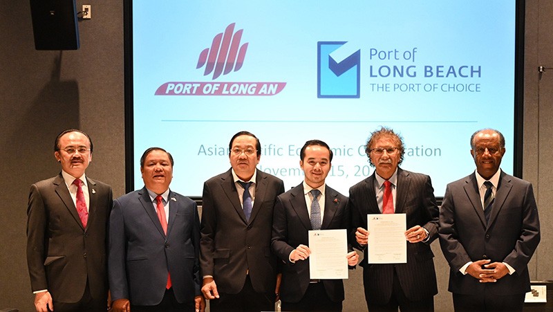 Lãnh đạo tỉnh Long An chứng kiến ký kết thỏa thuận hợp tác giữa Công ty cổ phần Đồng Tâm với Cảng Long Beach.
