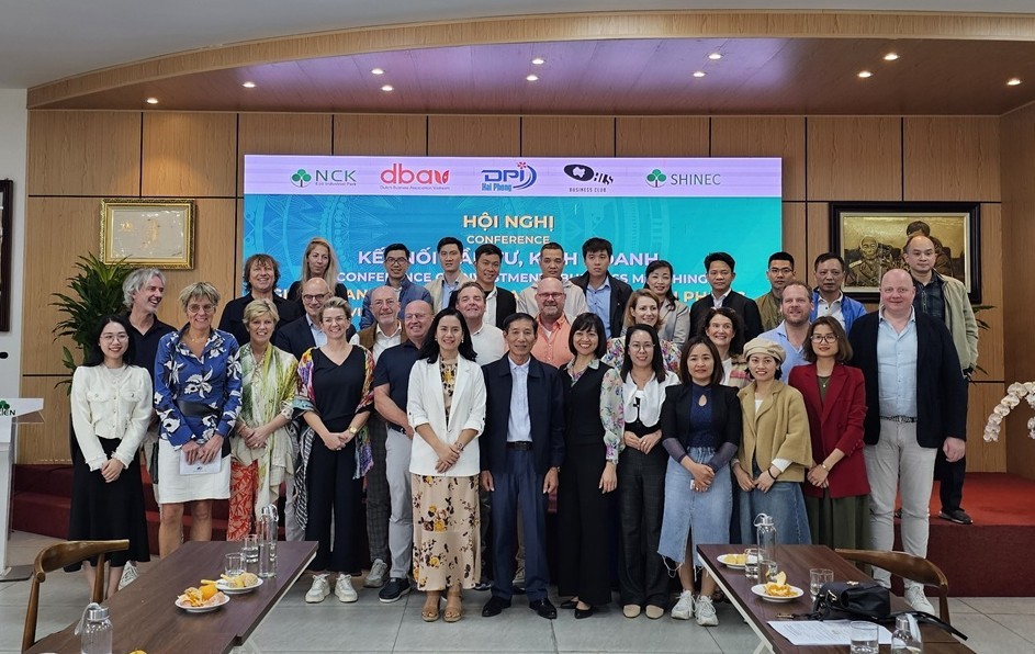 Chụp ảnh lưu niệm cùng Đoàn doanh nghiệp Hà Lan. Ảnh: Thanh Sơn Chụp ảnh lưu niệm cùng Đoàn doanh nghiệp Hà Lan. Ảnh: Thanh Sơn