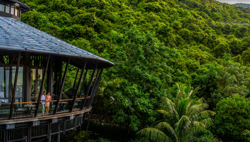 InterContinental Danang Sun Peninsula Resort được bao quanh bởi núi rừng xanh mát InterContinental Danang Sun Peninsula Resort được bao quanh bởi núi rừng xanh mát