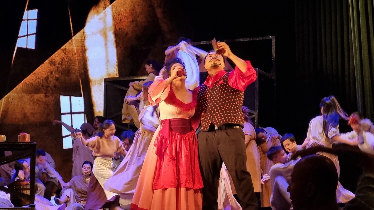 Một cảnh trong nhạc kịch.