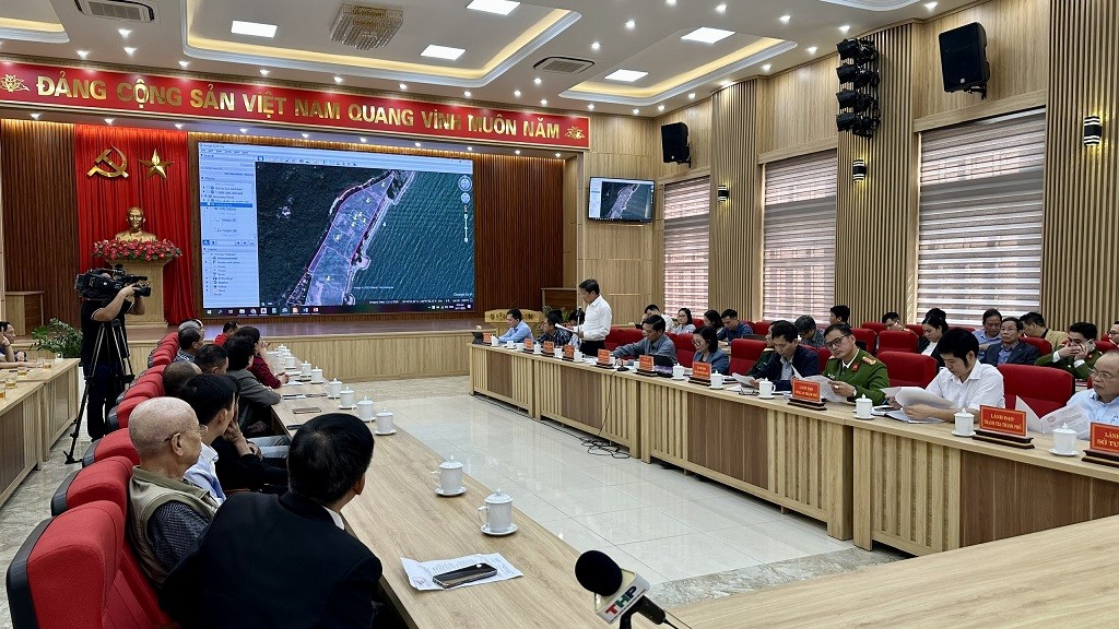 Hầu hết các hộ kinh doanh trên địa bàn đều ủng hộ việc đầu tư các dự án mới làm đẹp khu du lịch Đồ Sơn, tuy nhiên, các hộ đều có mong muốn và nguyện vọng được hỗ trợ phần giá trị tài sản đã đầu tư trên đất trước đó. Hầu hết các hộ kinh doanh trên địa bàn đều ủng hộ việc đầu tư các dự án mới làm đẹp khu du lịch Đồ Sơn, tuy nhiên, các hộ đều có mong muốn và nguyện vọng được hỗ trợ phần giá trị tài sản đã đầu tư trên đất trước đó.