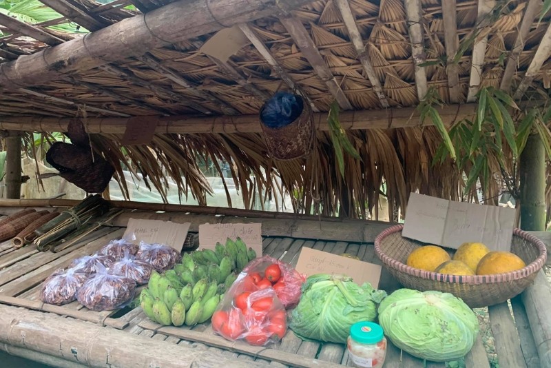 Quán tự giác không chỉ đáp ứng nhu cầu mua bán của người dân mà còn thể hiện sự thiện chí, và mang ý nghĩa giáo dục sự trung thực cho cộng đồng. Quán tự giác không chỉ đáp ứng nhu cầu mua bán của người dân mà còn thể hiện sự thiện chí, và mang ý nghĩa giáo dục sự trung thực cho cộng đồng.