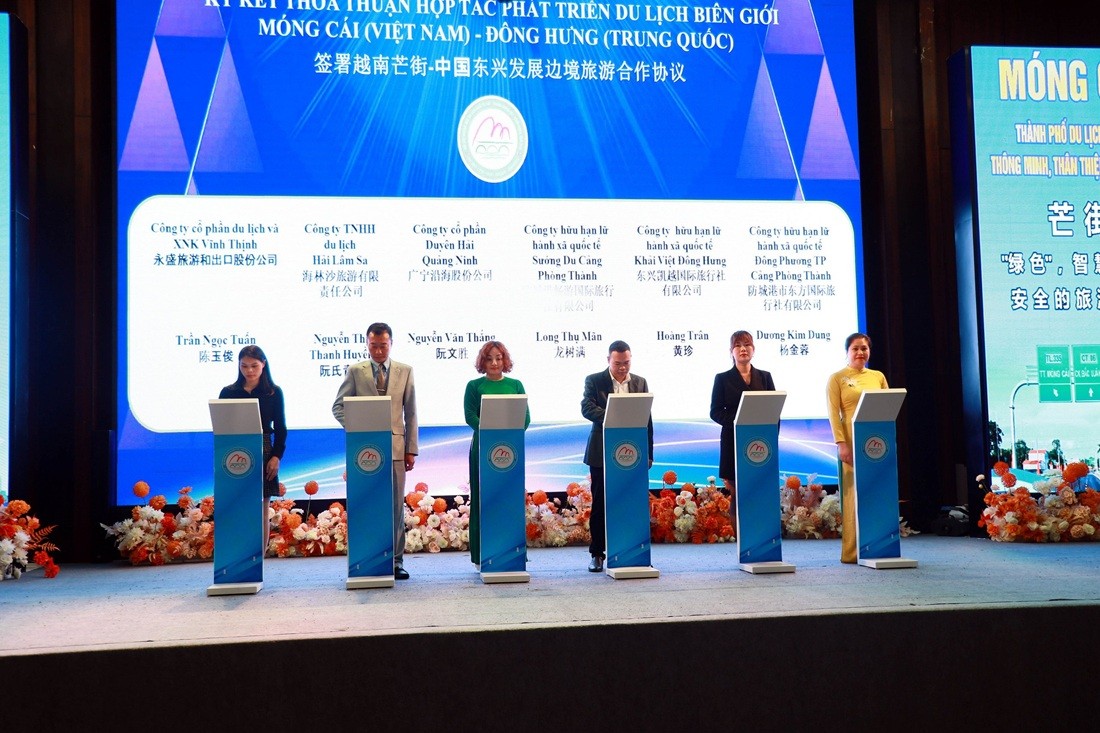 Lễ ký kết hợp tác phát triển du lịch biên giới giữa Việt Nam và Trung Quốc. Ảnh: Đức Hiếu