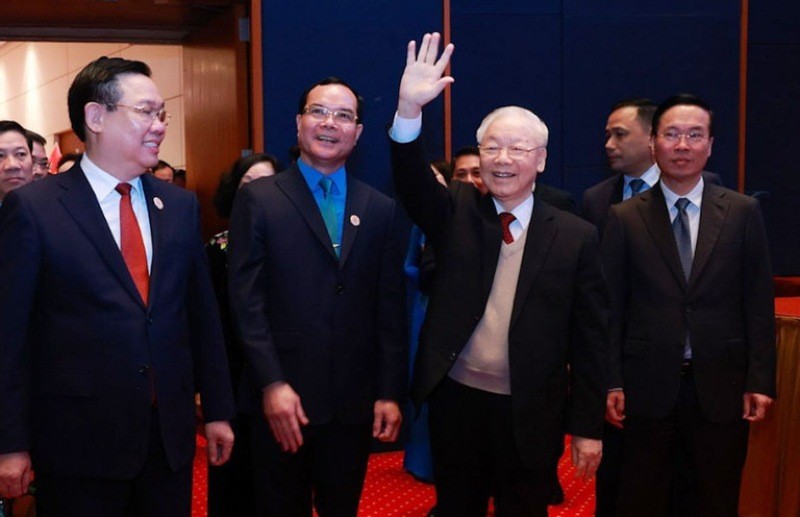 Tổng Bí thư Nguyễn Phú Trọng và các lãnh đạo Đảng, Nhà nước tham dự Đại hội Công đoàn. Tổng Bí thư Nguyễn Phú Trọng và các lãnh đạo Đảng, Nhà nước tham dự Đại hội Công đoàn.