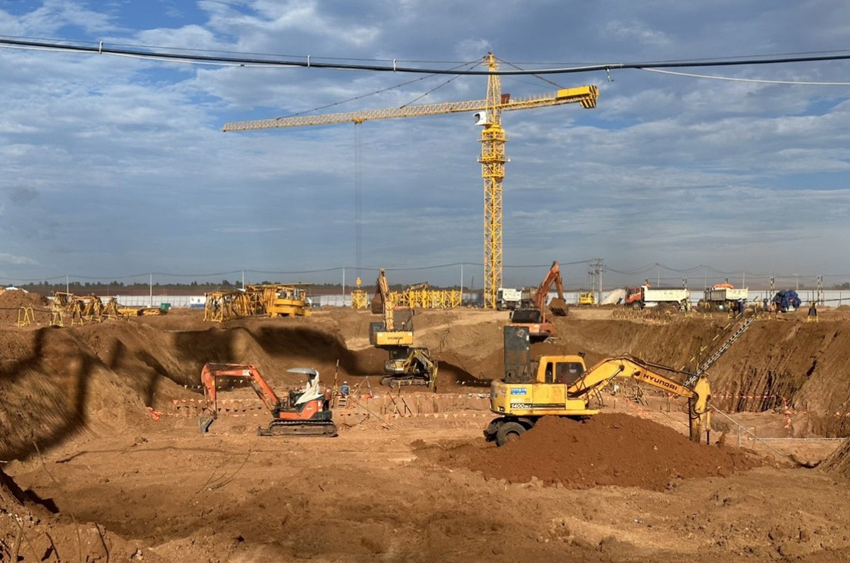 Mặc dù gặp nhiều khó khăn về thời tiết, nhưng đến thời điểm hiện tại, công tác thi công của các nhà thầu tại hạng mục thi công nhà ga hành khách đang đạt kết quả khả quan.