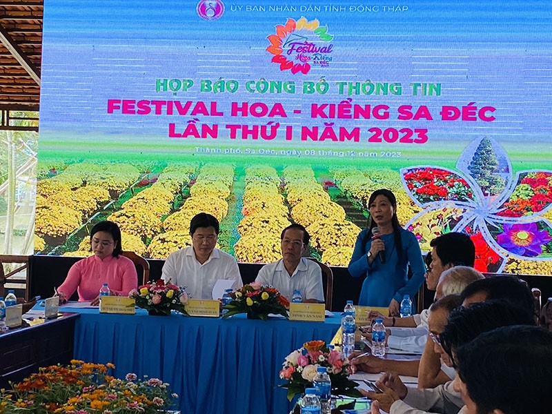 Phó chủ tịch UBND TP. Sa Đéc Võ Thị Bình thông tin tại buổi Họp báo. Phó chủ tịch UBND TP. Sa Đéc Võ Thị Bình thông tin tại buổi Họp báo.