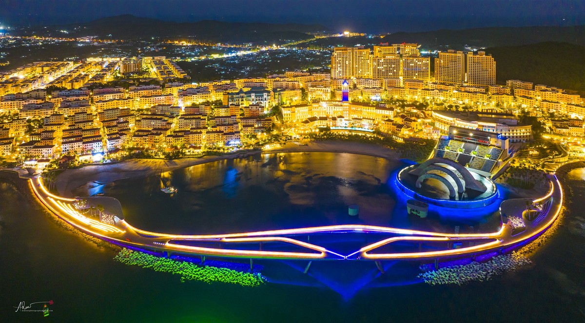 Sunset Town - điểm cầu chính của chương trình Countdown 2024. (Ảnh: Kim Liên)