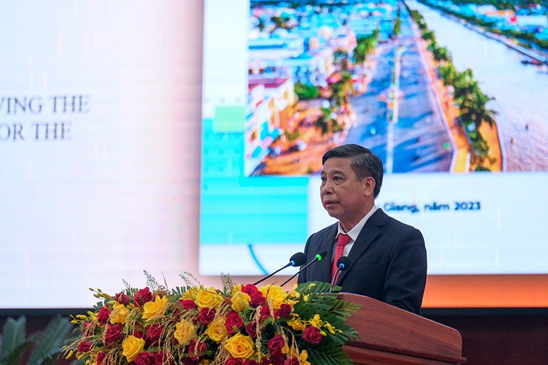 Chủ tịch UBND tỉnh Hậu Giang Đồng Văn Thanh công bố Quy hoạch tỉnh Hậu Giang thời kỳ 2021 - 2030, tầm nhìn đến năm 2050. Chủ tịch UBND tỉnh Hậu Giang Đồng Văn Thanh công bố Quy hoạch tỉnh Hậu Giang thời kỳ 2021 - 2030, tầm nhìn đến năm 2050.