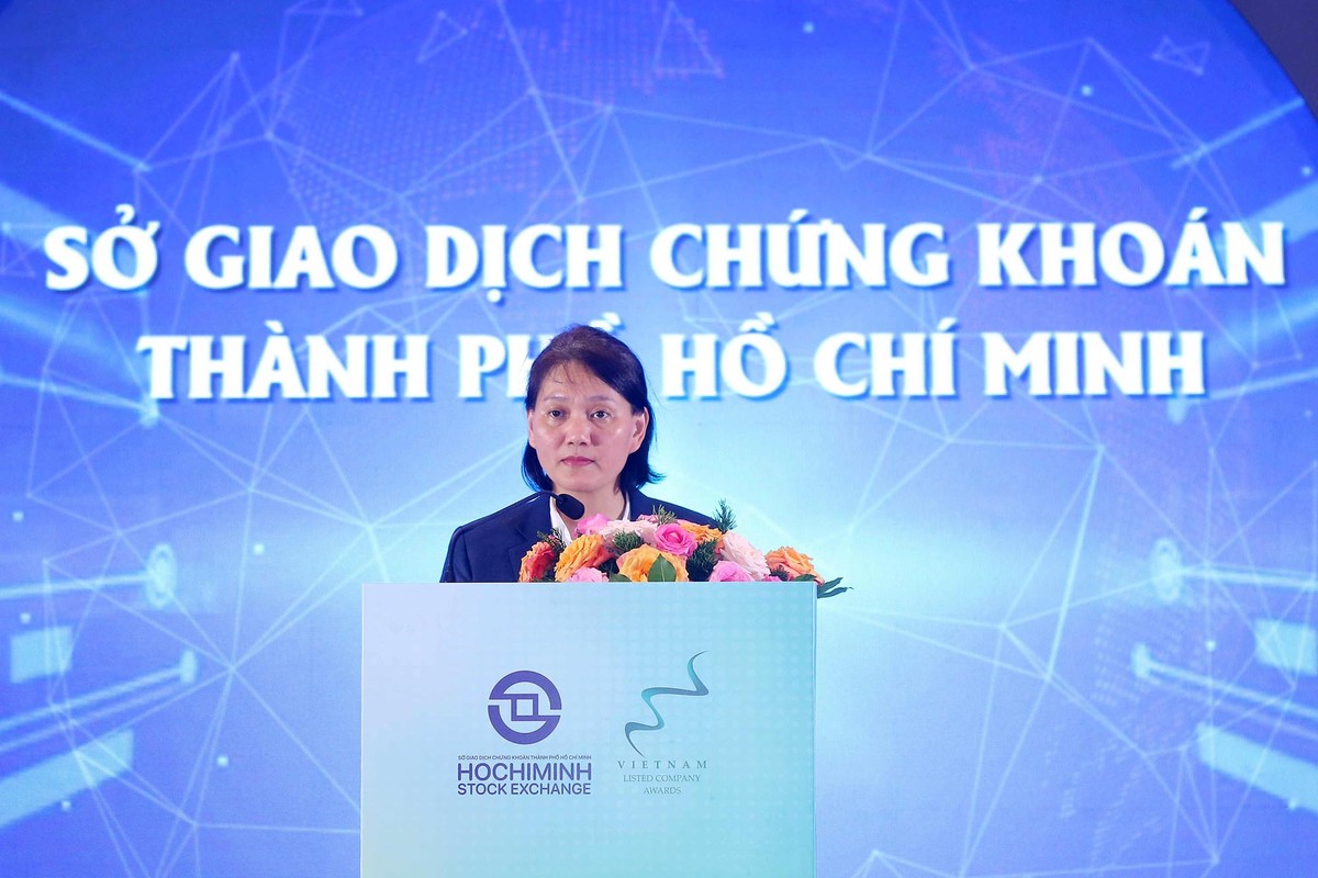 Bà Nguyễn Thị Việt Hà, quyền Chủ tịch Sở Giao dịch Chứng khoán TP.HCM (HoSE) phát biểu khai mạc Hội nghị Doanh nghiệp niêm yết thường niên năm 2023. Bà Nguyễn Thị Việt Hà, quyền Chủ tịch Sở Giao dịch Chứng khoán TP.HCM (HoSE) phát biểu khai mạc Hội nghị Doanh nghiệp niêm yết thường niên năm 2023.