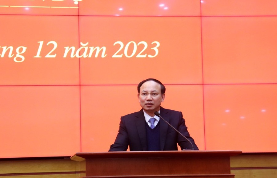 Ông Nguyễn Xuân Ký, Ủy viên Trung ương Đảng, Bí thư Tỉnh ủy, Chủ tịch HĐND tỉnh Quảng Ninh phát biểu tại hội nghị.