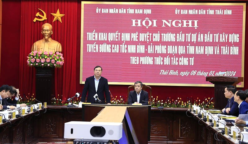 Ông Phạm Gia Túc, Ủy viên Trung ương Đảng, Bí thư Tỉnh ủy Nam Định phát biểu tại hội nghị. Ông Phạm Gia Túc, Ủy viên Trung ương Đảng, Bí thư Tỉnh ủy Nam Định phát biểu tại hội nghị.