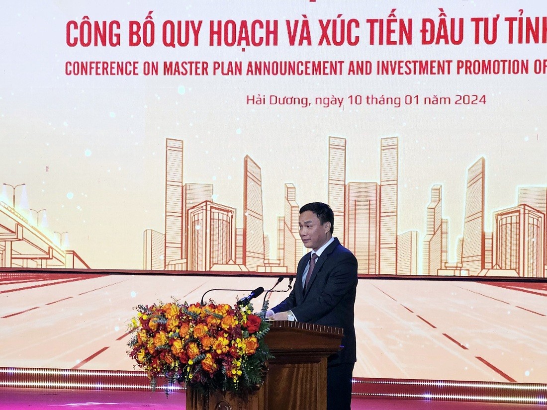 Ông Triệu Thế Hùng, Chủ tịch UBND tỉnh Hải Dương đọc Quyết định số 1639.QĐ-TTg của Thủ tướng Chính phủ phê duyệt Quy hoạch tỉnh Hải Dương thời kỳ 2021 - 2030, tầm nhìn đến năm 2050.