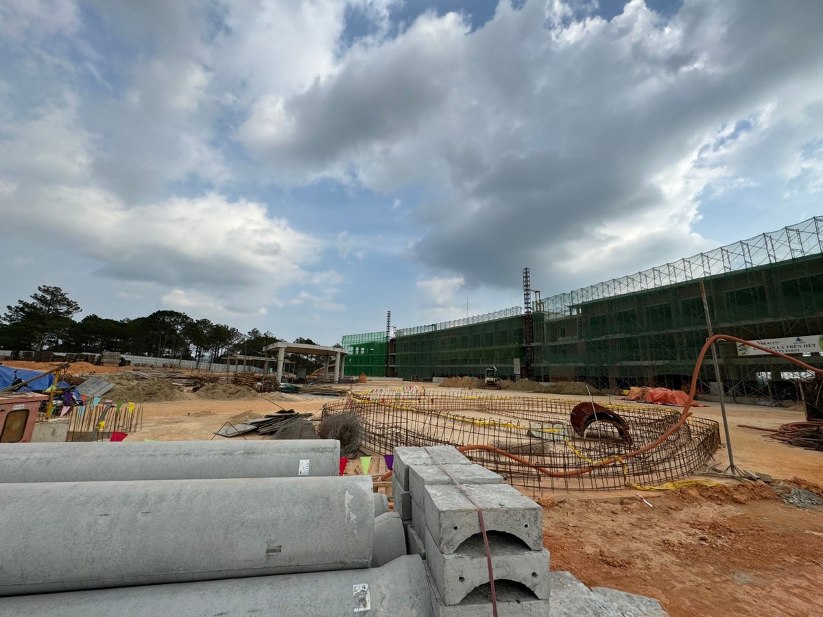 Công trình không phép, sai phép tại sân golf Đà Lạt. Công trình không phép, sai phép tại sân golf Đà Lạt.