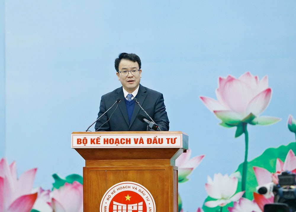 Thứ trưởng Bộ Kế hoạch và Đầu tư Trần Quốc Phương trình bày Báo cáo tóm tắt tổng kết công tác năm 2023 và triển khai nhiệm vụ năm 2024. Thứ trưởng Bộ Kế hoạch và Đầu tư Trần Quốc Phương trình bày Báo cáo tóm tắt tổng kết công tác năm 2023 và triển khai nhiệm vụ năm 2024.