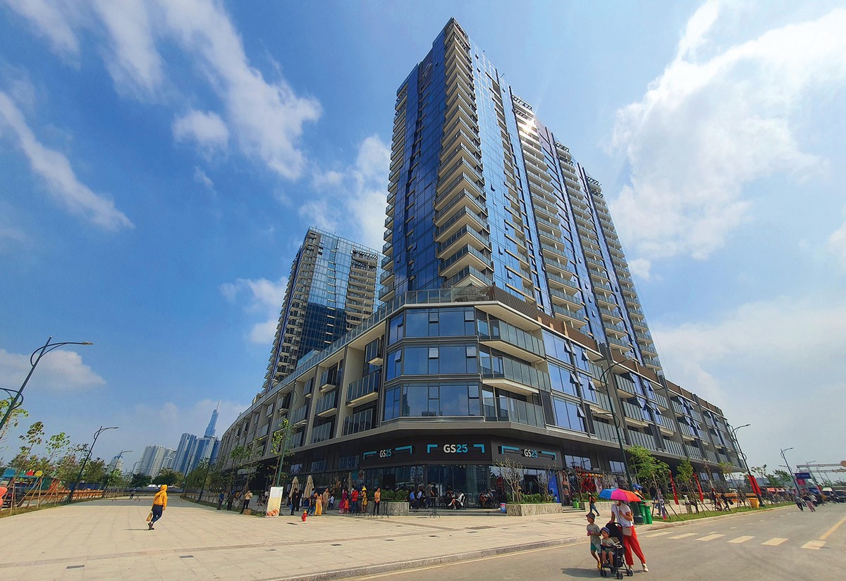 Hầu hết dự án căn hộ tung ra thị trường TP.HCM thời điểm này đều thuộc phân khúc cao cấp. Ảnh: Lê Toàn Hầu hết dự án căn hộ tung ra thị trường TP.HCM thời điểm này đều thuộc phân khúc cao cấp. Ảnh: Lê Toàn