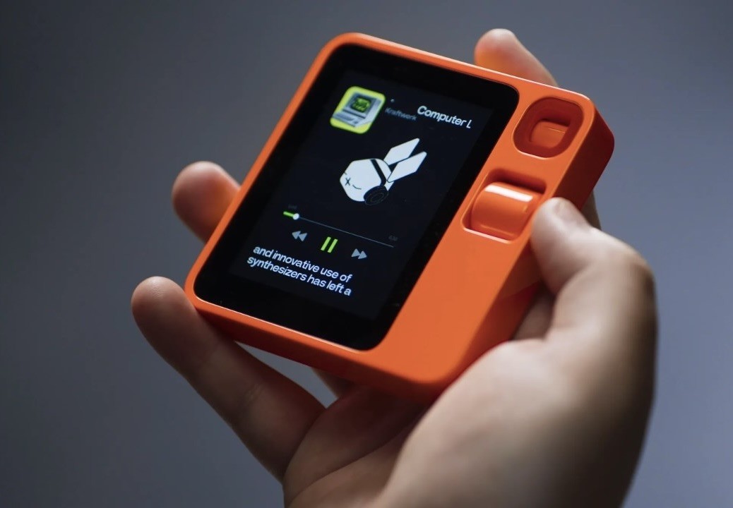 Rabbit R1 đang cho đặt hàng trước với giá với giá 199 USD. Ảnh: Rabbit