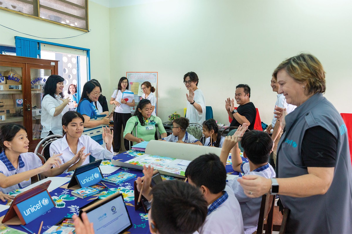 Đại diện UNICEF và Masterise tham gia các hoạt động giáo dục và trải nghiệm sáng kiến Thư viện số Toàn cầu được UNICEF lần đầu tiên giới thiệu tại Sóc Trăng