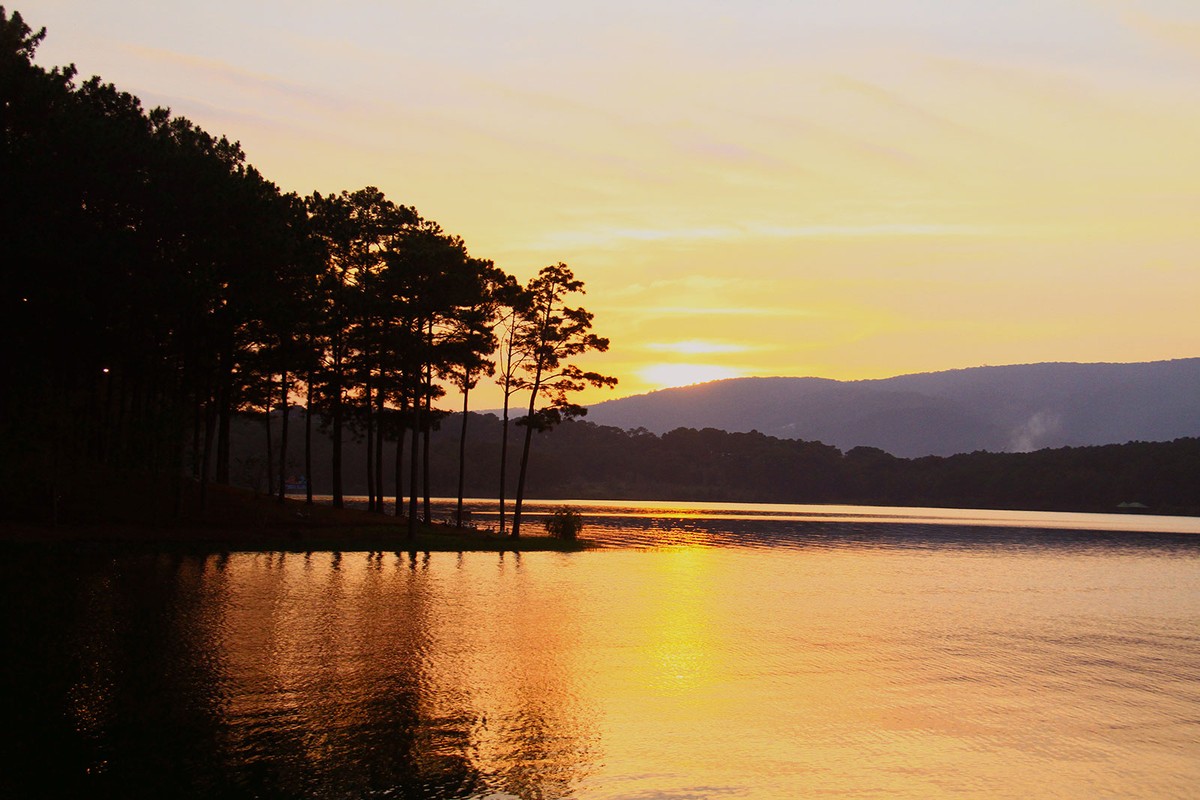 Hoàng hôn hồ Tuyền Lâm, Đà Lạt Hoàng hôn hồ Tuyền Lâm, Đà Lạt