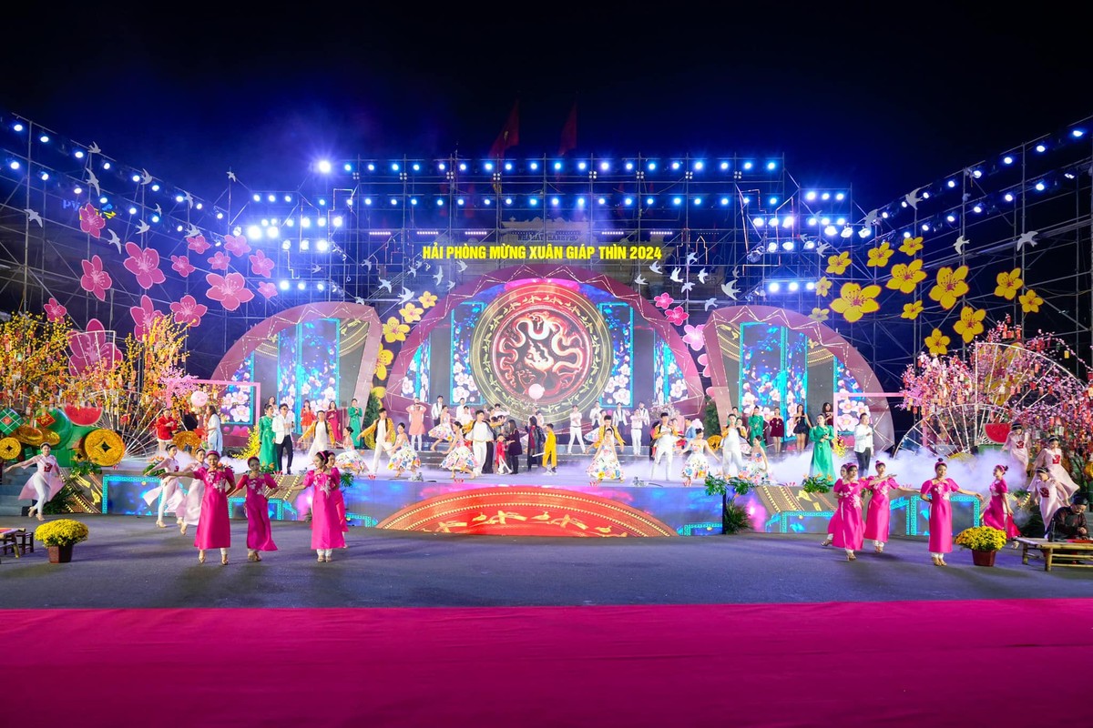 Các tiết mục thể hiện khát vọng Hải Phòng vươn xa mạnh mẽ trong năm Giáp Thìn Các tiết mục thể hiện khát vọng Hải Phòng vươn xa mạnh mẽ trong năm Giáp Thìn