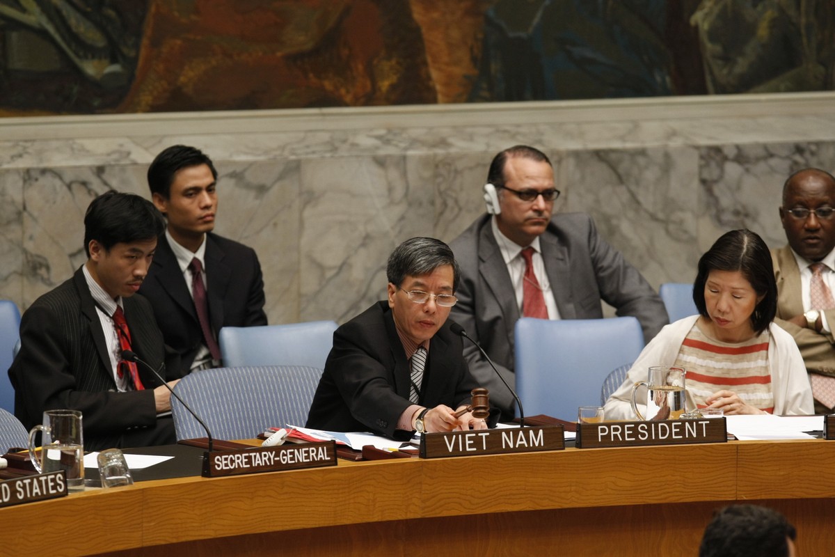 Đại sứ Bùi Thế Giang chủ trì họp Hội đồng Bảo an Liên Hợp Quốc ngày 25/7/2008 về Phái bộ Liên Hợp Quốc tại Kosovo (UNMIK). (Ảnh: NVCC) Đại sứ Bùi Thế Giang chủ trì họp Hội đồng Bảo an Liên Hợp Quốc ngày 25/7/2008 về Phái bộ Liên Hợp Quốc tại Kosovo (UNMIK). (Ảnh: NVCC)