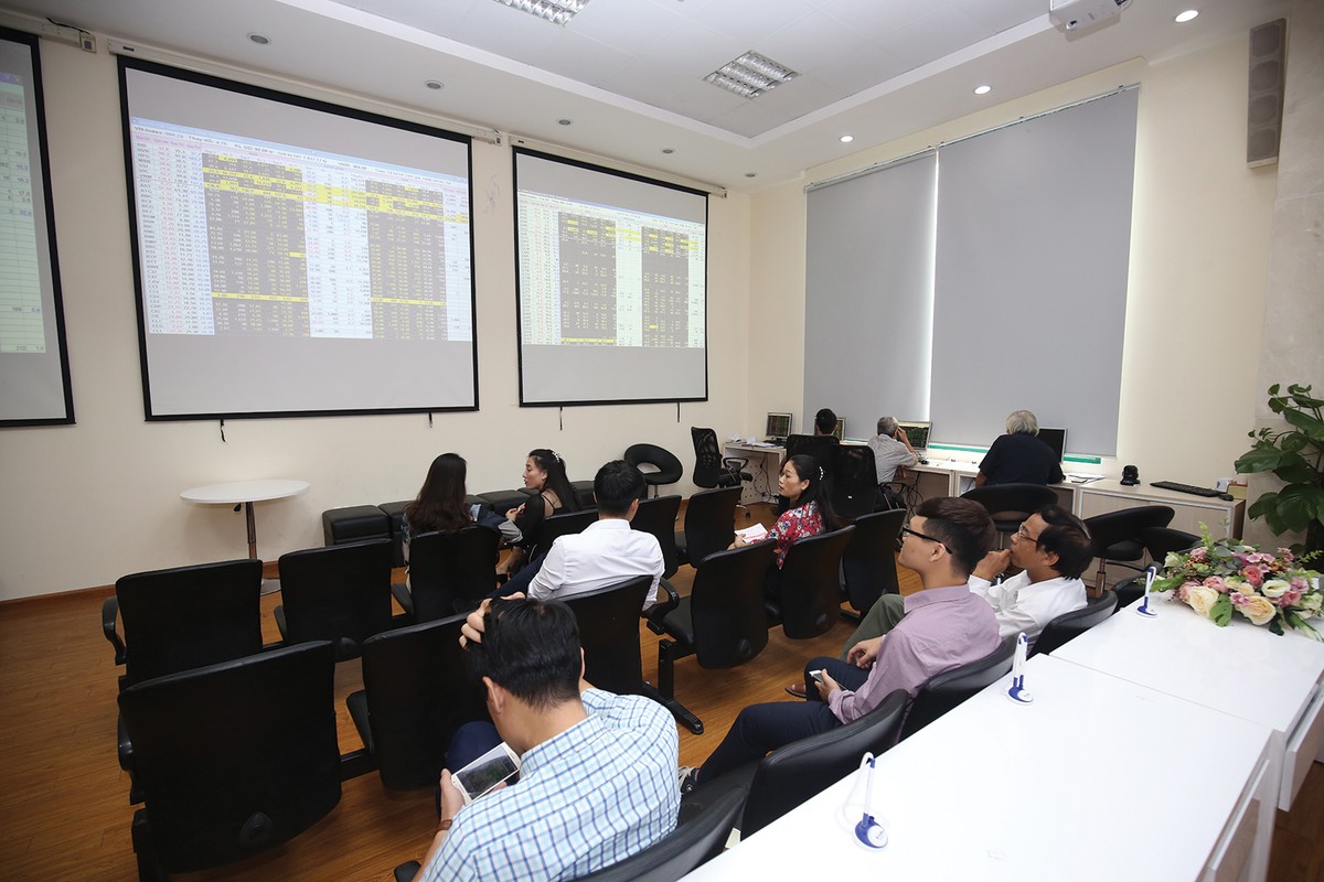 Nhà đầu tư cá nhân chiếm tỷ trọng 99% trong cơ cấu nhà đầu tư, khiến thị trường biến động mạnh