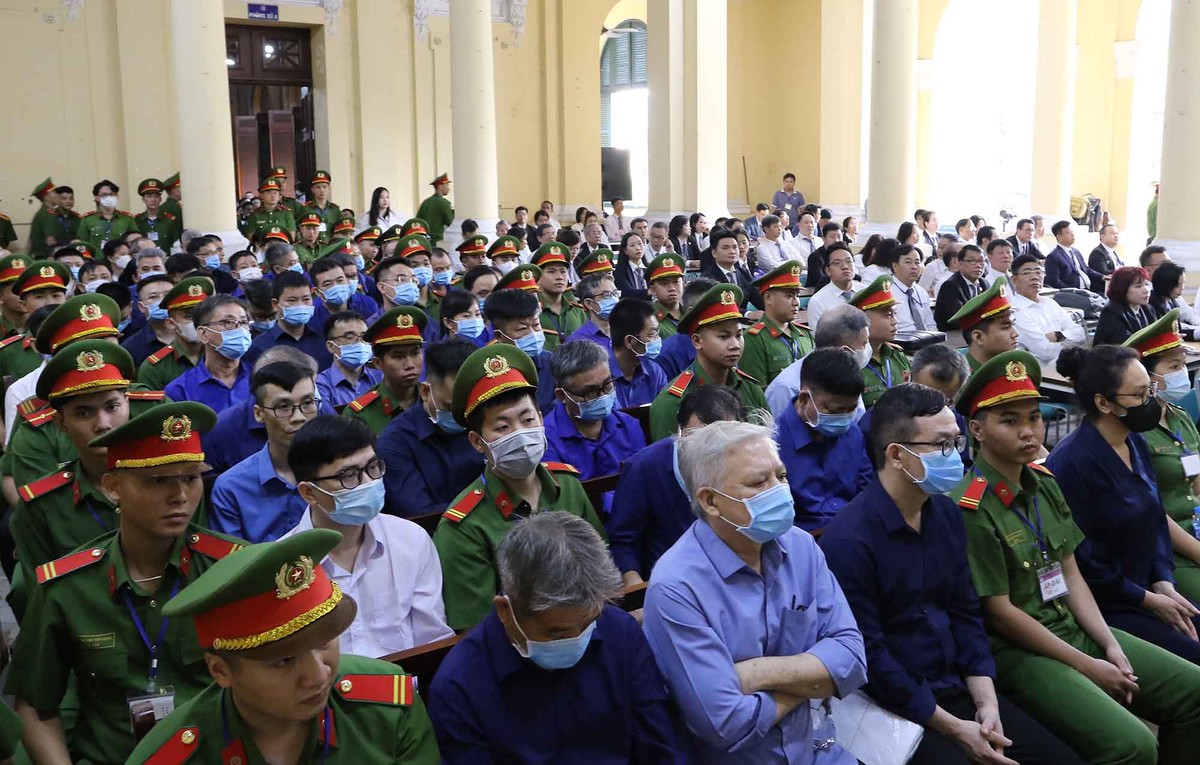 Trong phiên xét xử.