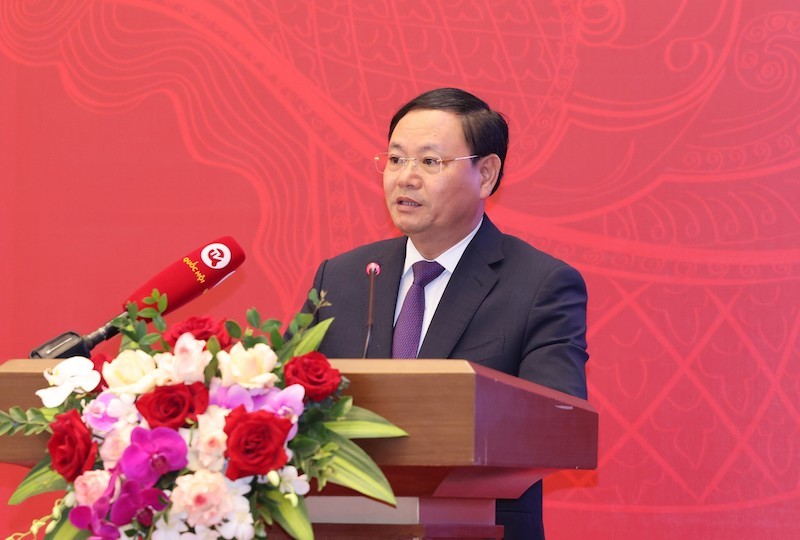 Thứ trưởng Bộ Tài nguyên và Môi trường Lê Minh Ngân trình bày tham luận. Ảnh Duy Linh