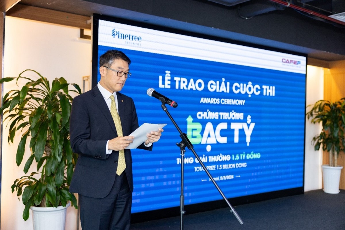 Ông Lee Jun Hyuck- Tổng giám đốc Chứng khoán Pinetree