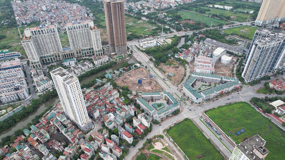 Hàng trăm dự án nhà ở đang chậm tiến độ vì vướng pháp lý Hàng trăm dự án nhà ở đang chậm tiến độ vì vướng pháp lý
