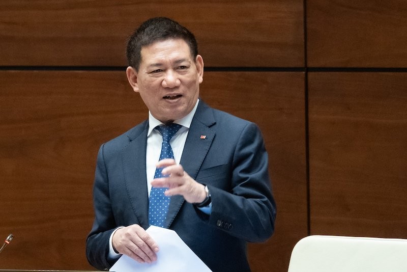 Bộ trưởng Hồ Đức Phớc trả lời chất vấn (Ảnh:Quochoi.vn). Bộ trưởng Hồ Đức Phớc trả lời chất vấn (Ảnh:Quochoi.vn).