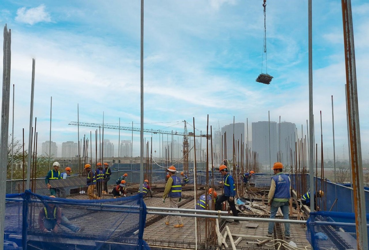 Đối với phần thân, tòa S1 và S5 đã thi công đến tầng 2; tòa S2,S3,S4 đang thi công 3 chuẩn bị lên tầng 4. Đối với phần thân, tòa S1 và S5 đã thi công đến tầng 2; tòa S2,S3,S4 đang thi công 3 chuẩn bị lên tầng 4.