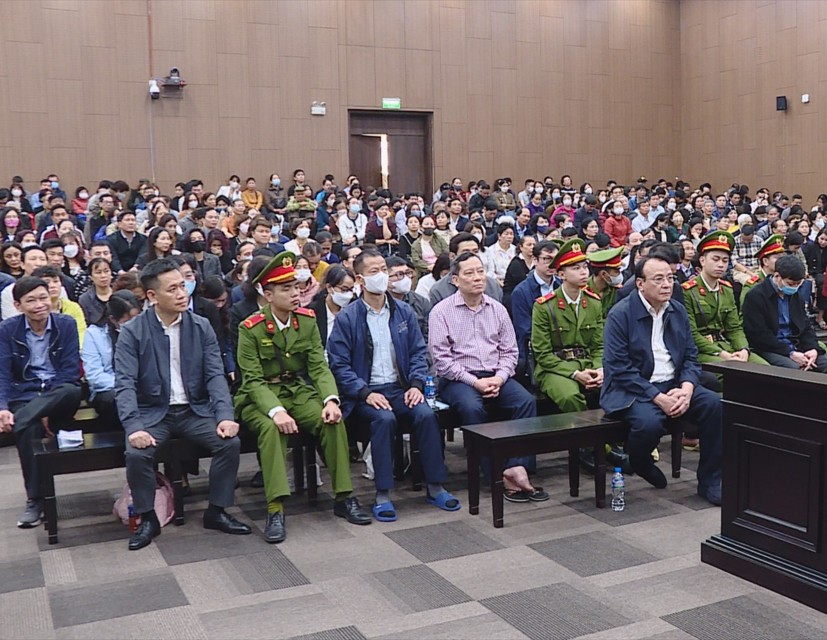 Các bị cáo bị đưa ra xét xử sơ thẩm. Các bị cáo bị đưa ra xét xử sơ thẩm.