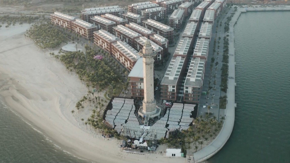 Tổ hợp vui chơi, giải trí ngọn Hải Đăng (khu Bãi tắm Sun World Hạ Long) là một trong những sản phẩm của TP Hạ Long trong năm 2024. Ảnh: Nguyễn Thơm Tổ hợp vui chơi, giải trí ngọn Hải Đăng (khu Bãi tắm Sun World Hạ Long) là một trong những sản phẩm của TP Hạ Long trong năm 2024. Ảnh: Nguyễn Thơm