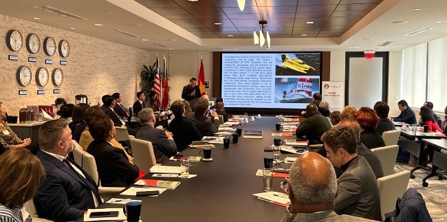 Tháng 11/2023, tỉnh Bình Định phối hợp với Tổng công ty Becamex IDC và thành phố Savannah, Bang Georgia, Hoa Kỳ tổ chức Hội thảo xúc tiến đầu tư với chủ đề “Việt Nam - Cửa ngõ đến Đông Nam Á”. Ảnh: Trung Kiên. Tháng 11/2023, tỉnh Bình Định phối hợp với Tổng công ty Becamex IDC và thành phố Savannah, Bang Georgia, Hoa Kỳ tổ chức Hội thảo xúc tiến đầu tư với chủ đề “Việt Nam - Cửa ngõ đến Đông Nam Á”. Ảnh: Trung Kiên.